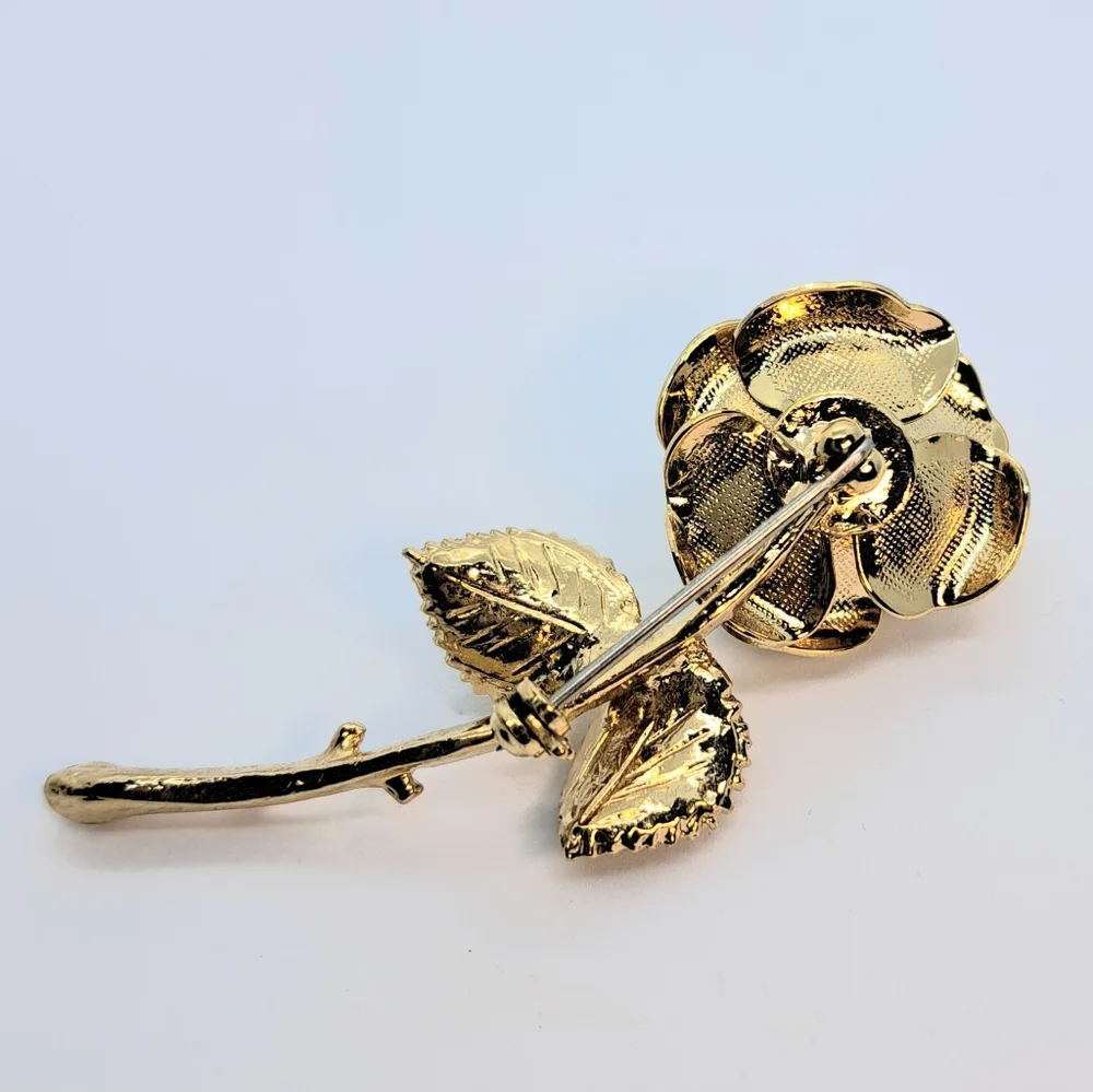 Elegant Gold Rose Brooch